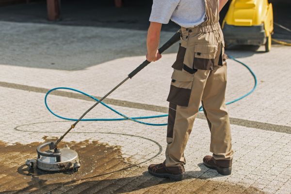 Townhouse Driveway Cleaning in Brookfield
